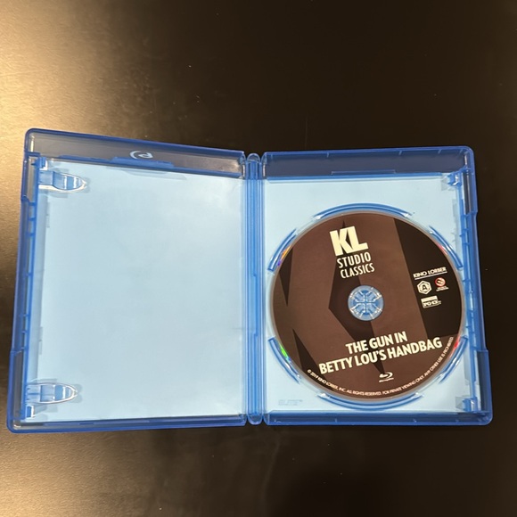 The Gun in Betty Lou’s Handbag (Kino Lorber Edition) - Blu-ray - Picture 4 of 6